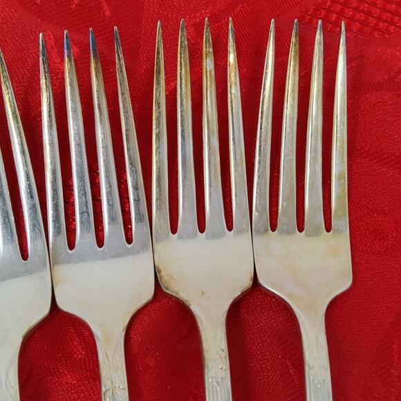 7X Wm Rogers TREASURE International Silver Plate Dinner Forks 1940 Silverware - Picture 5 of 14
